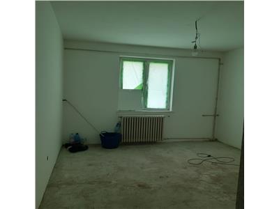Apartament 3 camere Calea Bucuresti,decomandat,confort 1,etajul 4/4