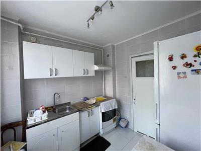 De vanzare apartament 3 camere Calea Bucuresti, etaj 4, cu centrala termica